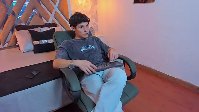 Snapshot of kraven_lust chatting on September 2025 03:00:01 AM kraven lust online show from September 2025 03:00:01 AM