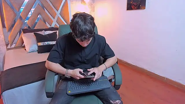 Snapshot of kraven_lust chatting on October 2025 02:50:02 AM kraven lust online show from October 2025 02:50:02 AM