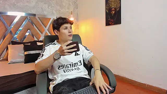 Snapshot of kraven_lust chatting on October 2025 03:02:02 AM kraven lust online show from October 2025 03:02:02 AM