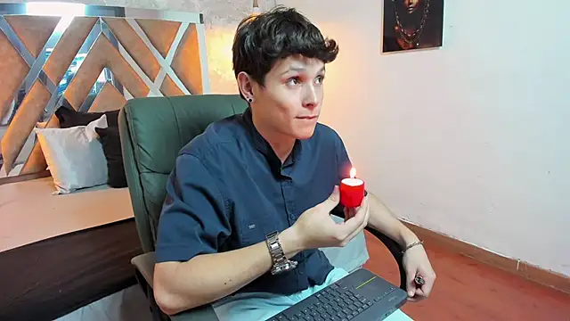 Snapshot of kraven_lust chatting on October 2025 03:03:02 AM kraven lust online show from October 2025 03:03:02 AM