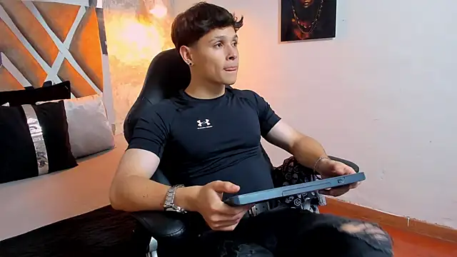 Snapshot of kraven_lust chatting on October 2025 03:05:01 AM kraven lust online show from October 2025 03:05:01 AM