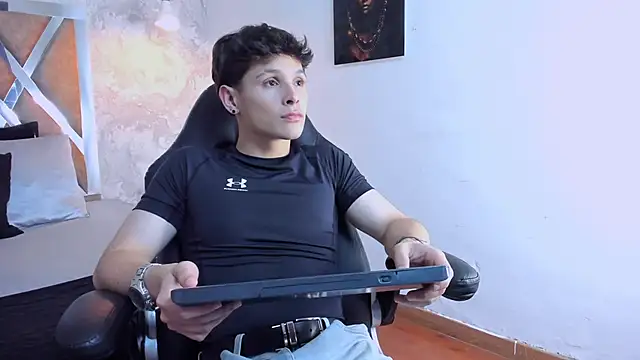 Snapshot of kraven_lust chatting on October 2025 02:56:02 AM kraven lust online show from October 2025 02:56:02 AM