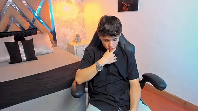 Snapshot of kraven_lust chatting on October 2025 03:47:02 AM kraven lust online show from October 2025 03:47:02 AM