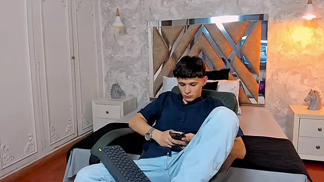 Snapshot of kraven_lust chatting on October 2025 03:10:02 AM kraven lust online show from October 2025 03:10:02 AM