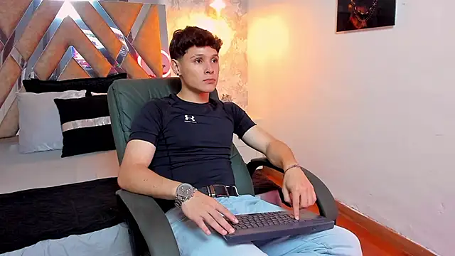 Snapshot of kraven_lust chatting on October 2025 03:08:01 AM kraven lust online show from October 2025 03:08:01 AM