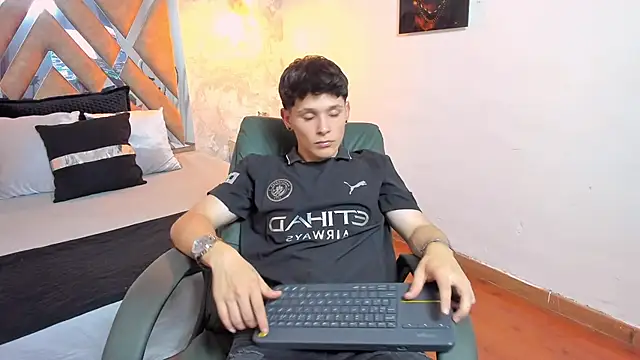 Snapshot of kraven_lust chatting on October 2025 03:07:02 AM kraven lust online show from October 2025 03:07:02 AM