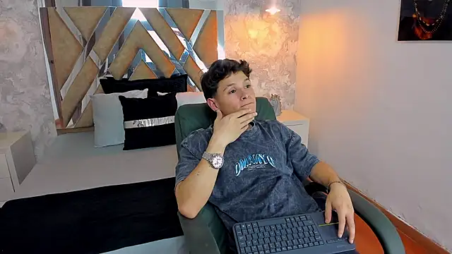 Snapshot of kraven_lust chatting on November 2025 03:42:02 AM kraven lust online show from November 2025 03:42:02 AM