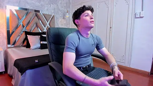 Snapshot of kraven_lust chatting on November 2025 03:15:01 AM kraven lust online show from November 2025 03:15:01 AM