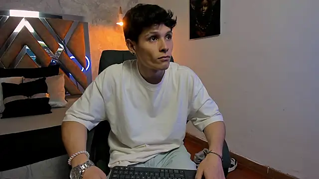 Snapshot of kraven_lust chatting on November 2025 03:07:01 AM kraven lust online show from November 2025 03:07:01 AM