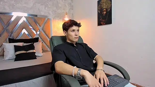 Snapshot of kraven_lust chatting on November 2025 03:05:02 AM kraven lust online show from November 2025 03:05:02 AM