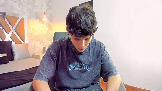 Snapshot of kraven_lust chatting on December 2025 03:03:01 AM kraven lust online show from December 2025 03:03:01 AM