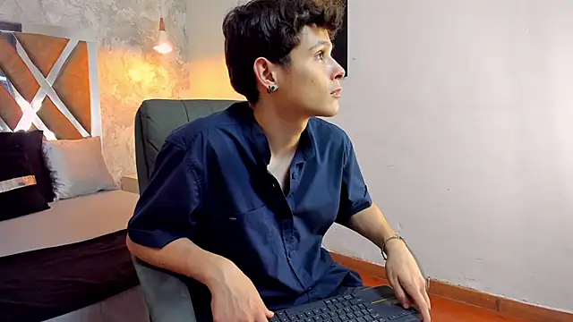 Snapshot of kraven_lust chatting on December 2025 03:05:01 AM kraven lust online show from December 2025 03:05:01 AM