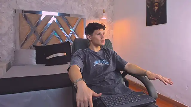 Snapshot of kraven_lust chatting on December 2025 03:12:03 AM kraven lust online show from December 2025 03:12:03 AM