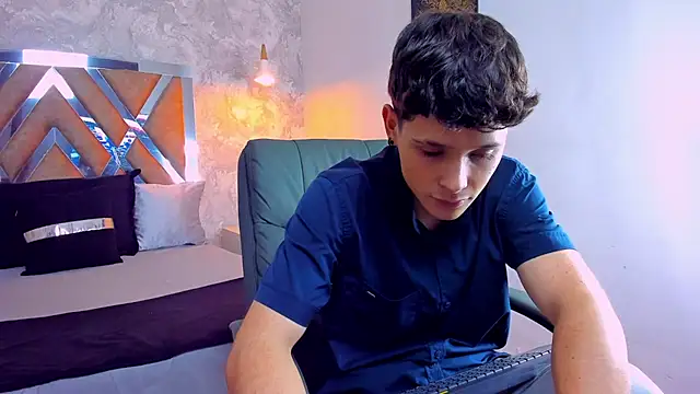 Snapshot of kraven_lust chatting on December 2025 03:02:01 AM kraven lust online show from December 2025 03:02:01 AM