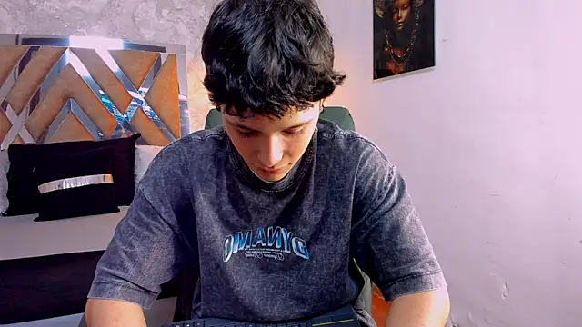 Snapshot of kraven_lust chatting on December 2025 03:04:02 AM kraven lust online show from December 2025 03:04:02 AM