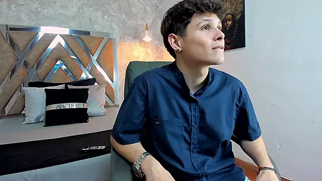 Snapshot of kraven_lust chatting on January 2026 03:01:02 AM kraven lust online show from January 2026 03:01:02 AM