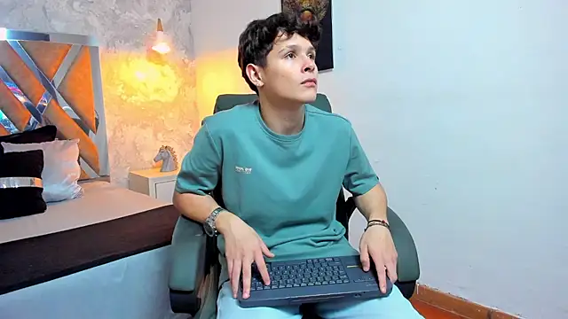 Snapshot of kraven_lust chatting on January 2026 03:00:02 AM kraven lust online show from January 2026 03:00:02 AM