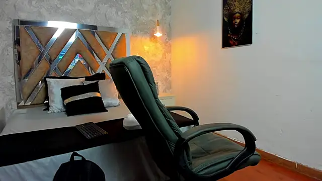 Snapshot of kraven_lust chatting on February 2026 03:11:01 AM kraven lust online show from February 2026 03:11:01 AM