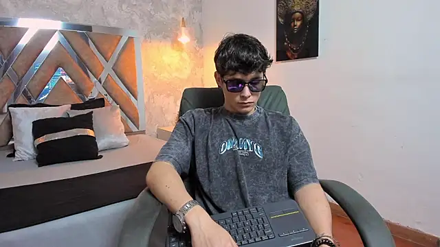 Snapshot of kraven_lust chatting on February 2026 03:21:01 AM kraven lust online show from February 2026 03:21:01 AM