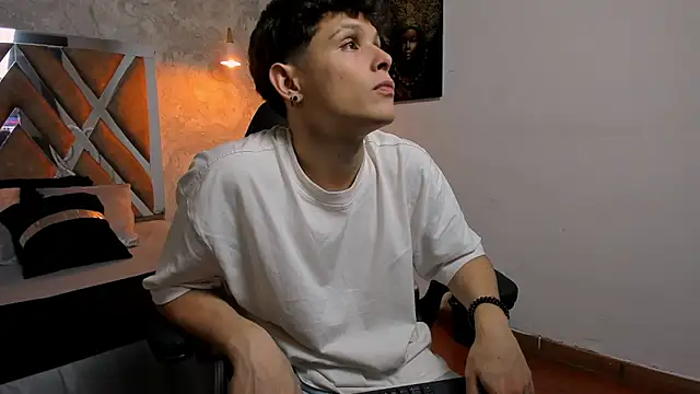 Snapshot of kraven_lust chatting on February 2026 03:00:02 AM kraven lust online show from February 2026 03:00:02 AM