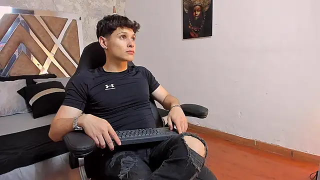 Snapshot of kraven_lust chatting on February 2026 03:03:02 AM kraven lust online show from February 2026 03:03:02 AM