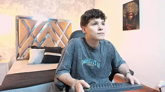 Snapshot of kraven_lust chatting on February 2026 03:37:02 AM kraven lust online show from February 2026 03:37:02 AM