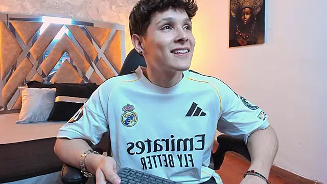 Snapshot of kraven_lust chatting on February 2026 03:05:01 AM kraven lust online show from February 2026 03:05:01 AM