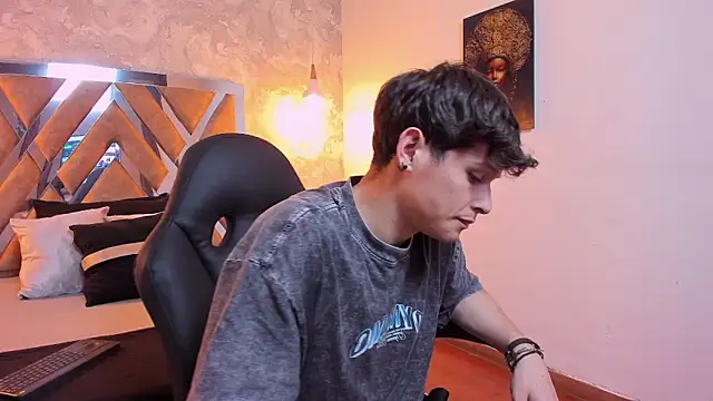 Snapshot of kraven_lust chatting on March 2026 03:09:02 AM kraven lust online show from March 2026 03:09:02 AM