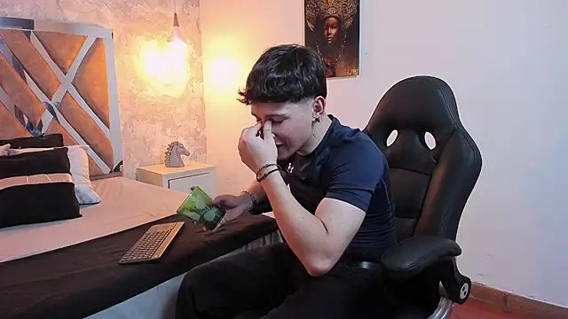 Snapshot of kraven_lust chatting on March 2026 03:22:02 AM kraven lust online show from March 2026 03:22:02 AM