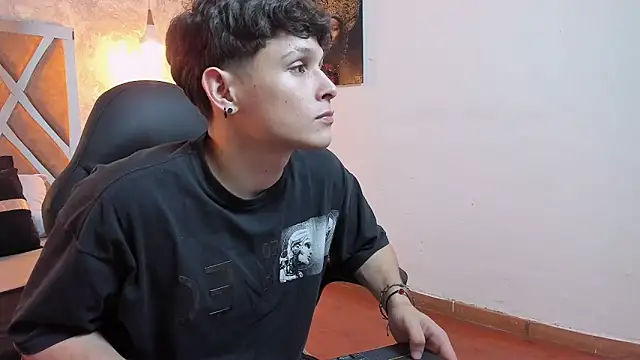 Snapshot of kraven_lust chatting on March 2026 03:01:02 AM kraven lust online show from March 2026 03:01:02 AM