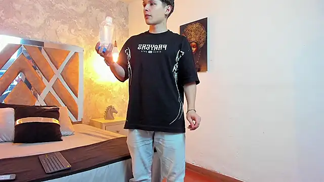 Snapshot of kraven_lust chatting on April 2026 03:06:01 AM kraven lust online show from April 2026 03:06:01 AM