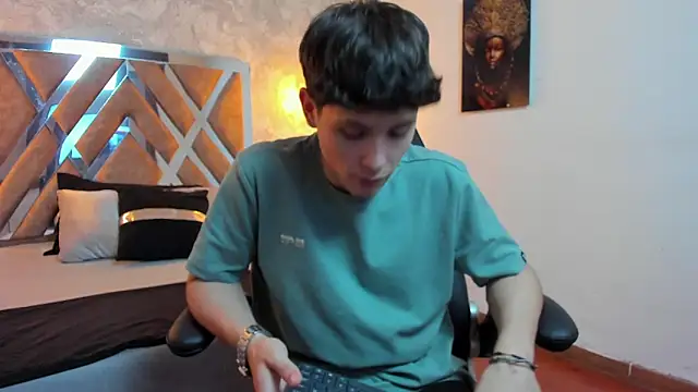 Snapshot of kraven_lust chatting on April 2026 03:00:02 AM kraven lust online show from April 2026 03:00:02 AM