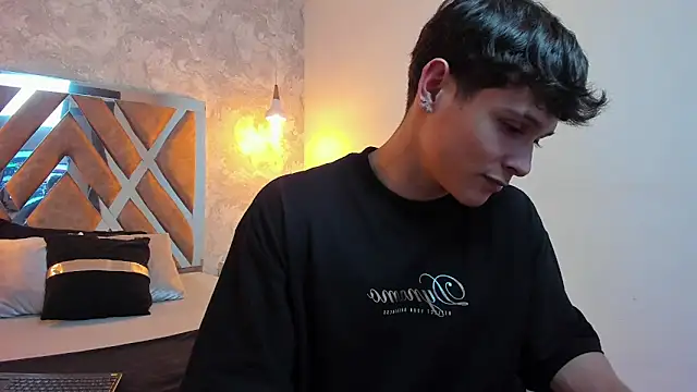 Snapshot of kraven_lust chatting on April 2026 03:11:02 AM kraven lust online show from April 2026 03:11:02 AM