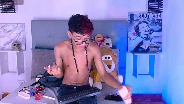 Billie Turner  online show from November 2025 04:58:02 AM