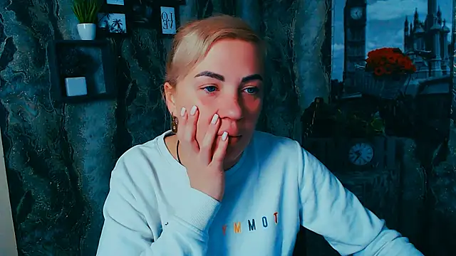 EmmaCat  online show from November 2025 05:32:02 AM