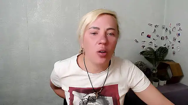 EmmaCat  online show from May 2026 04:07:02 AM