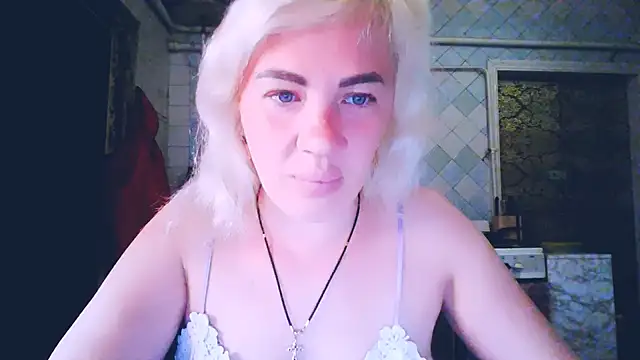 EmmaCat  online show from May 2026 03:14:01 AM