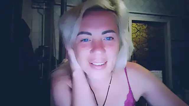 EmmaCat  online show from May 2026 08:17:01 PM
