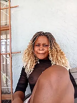 Snapshot of BlondieBitch chatting on February 2026 01:22:01 PM BlondieBitch online show from February 2026 01:22:01 PM