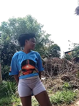 Snapshot of BlondieBitch chatting on April 2026 09:10:02 AM BlondieBitch online show from April 2026 09:10:02 AM