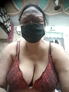 Snapshot of thehotlady chatting on October 2025 05:43:02 PM thehotlady online show from October 2025 05:43:02 PM