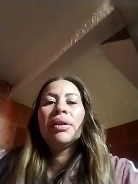 Snapshot of LaraCaliente chatting on October 2025 09:35:01 PM LaraCaliente online show from October 2025 09:35:01 PM