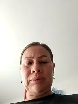 LaraCaliente online show from April 2026 05:30:01 PM