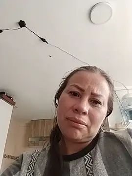 LaraCaliente online show from July 2026 07:05:01 PM