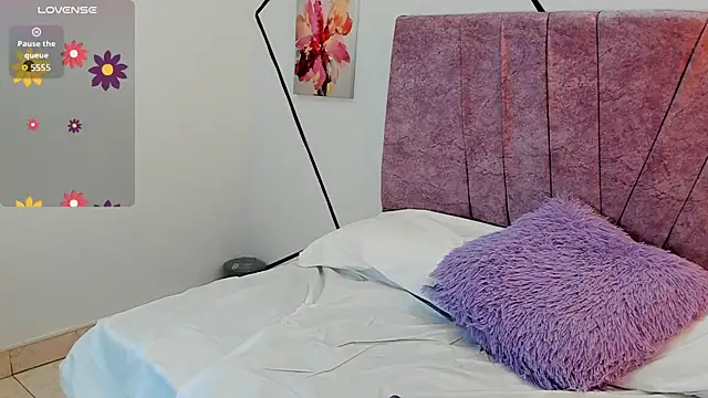 Snapshot of Julieta_Lein chatting on October 2025 12:41:01 AM Julieta Lein online show from October 2025 12:41:01 AM