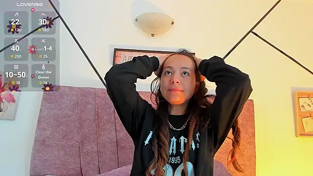 Snapshot of Julieta_Lein chatting on October 2025 01:45:02 PM Julieta Lein online show from October 2025 01:45:02 PM