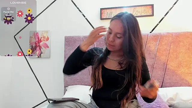 Snapshot of Julieta_Lein chatting on October 2025 11:23:01 PM Julieta Lein online show from October 2025 11:23:01 PM