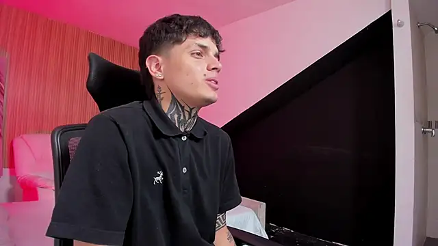 Snapshot of Declan-Fox chatting on September 2025 03:40:02 AM Declan-Fox online show from September 2025 03:40:02 AM