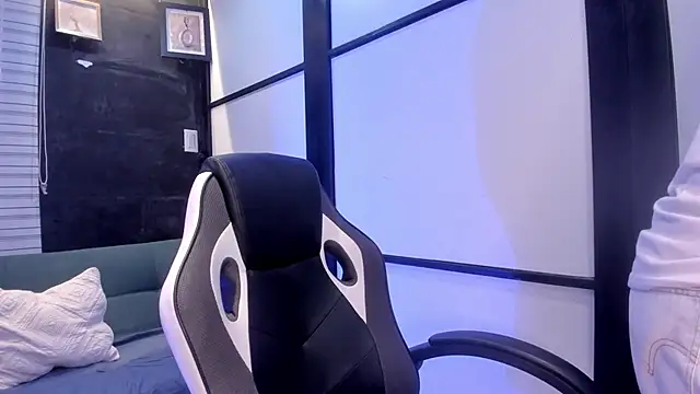 Snapshot of Declan-Fox chatting on October 2025 01:08:02 PM Declan-Fox online show from October 2025 01:08:02 PM