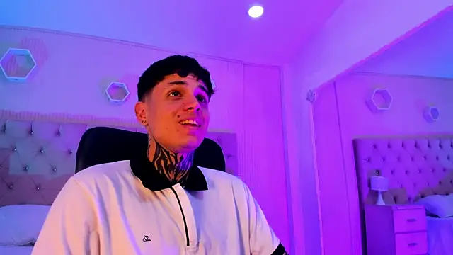 Snapshot of Declan-Fox chatting on October 2025 04:48:01 AM Declan-Fox online show from October 2025 04:48:01 AM